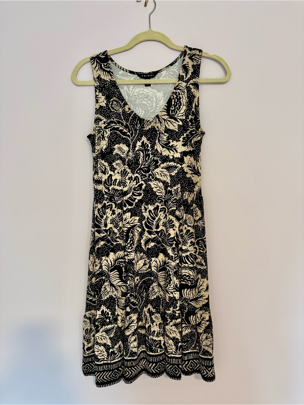 Tribal brand printed sleeveless dress with pockets. New, never worn.
